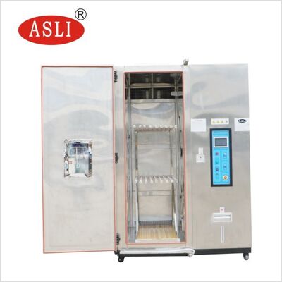 Een klimatologische testkamer met grote temperatuur en vochtigheid voor simulatie van de omgeving.